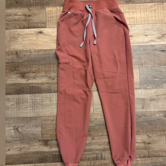 Figs Clay Pink Red Scrub Set joggers - Picture 3 of 8